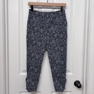 Sunday Blue and White Geometric Yoga Capri